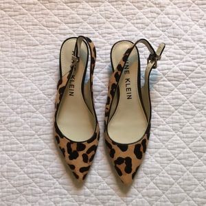 Sling back kitten heel